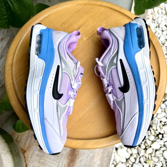 💜🤍Nike Air Max Bliss🤍💜New 💜Size 8.5 but run small like size 8 - Picture 11 of 15